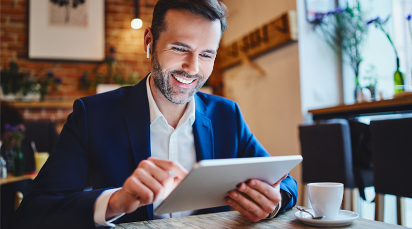 Man making a deposit online